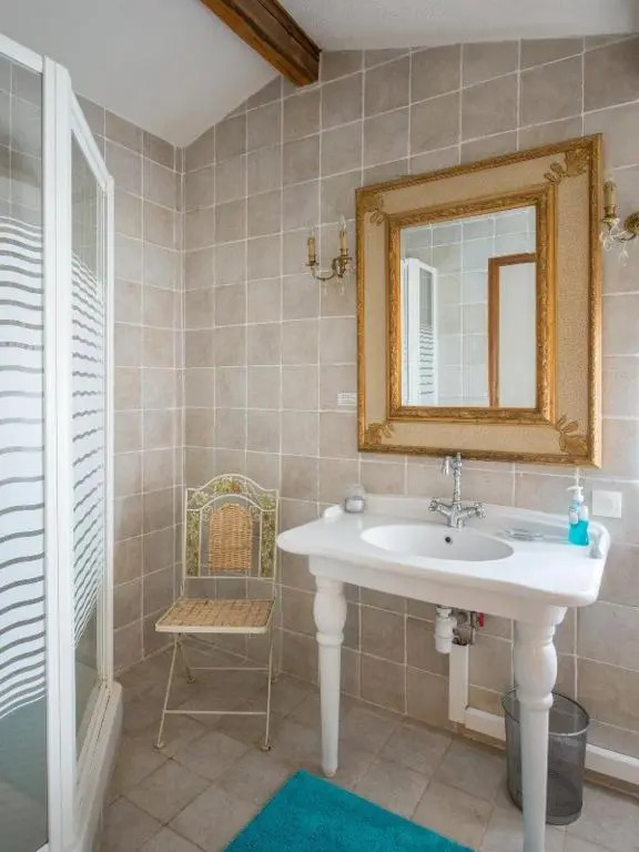 Villa with pool in Provence -Villa Romantique sleeps up to 12 4 in optional gite