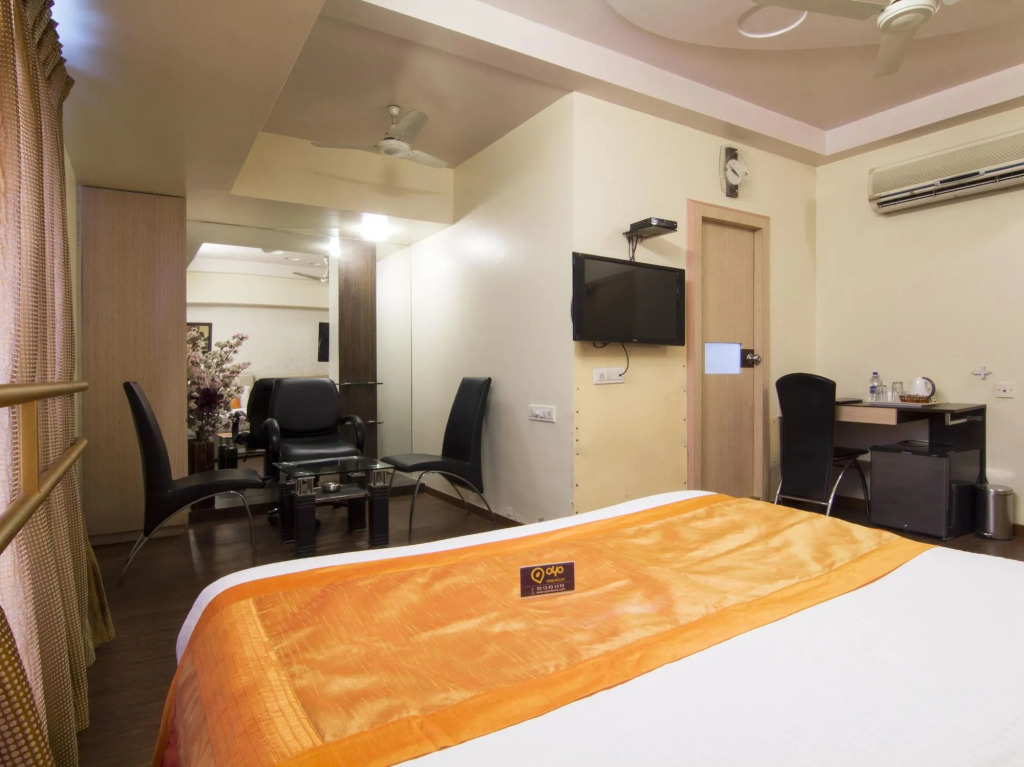 OYO Premium 091 Vile Parle East