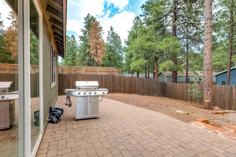 Walk to Flagstaff Urban Trails System: Cozy Home