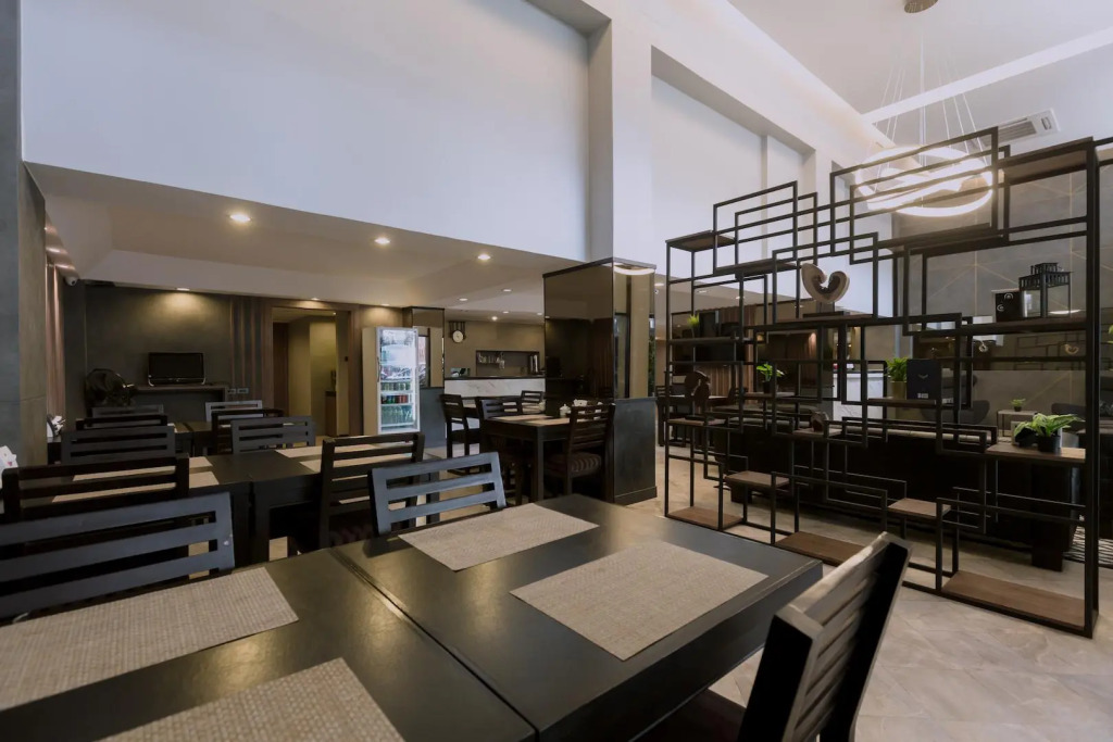 Maxims Inn