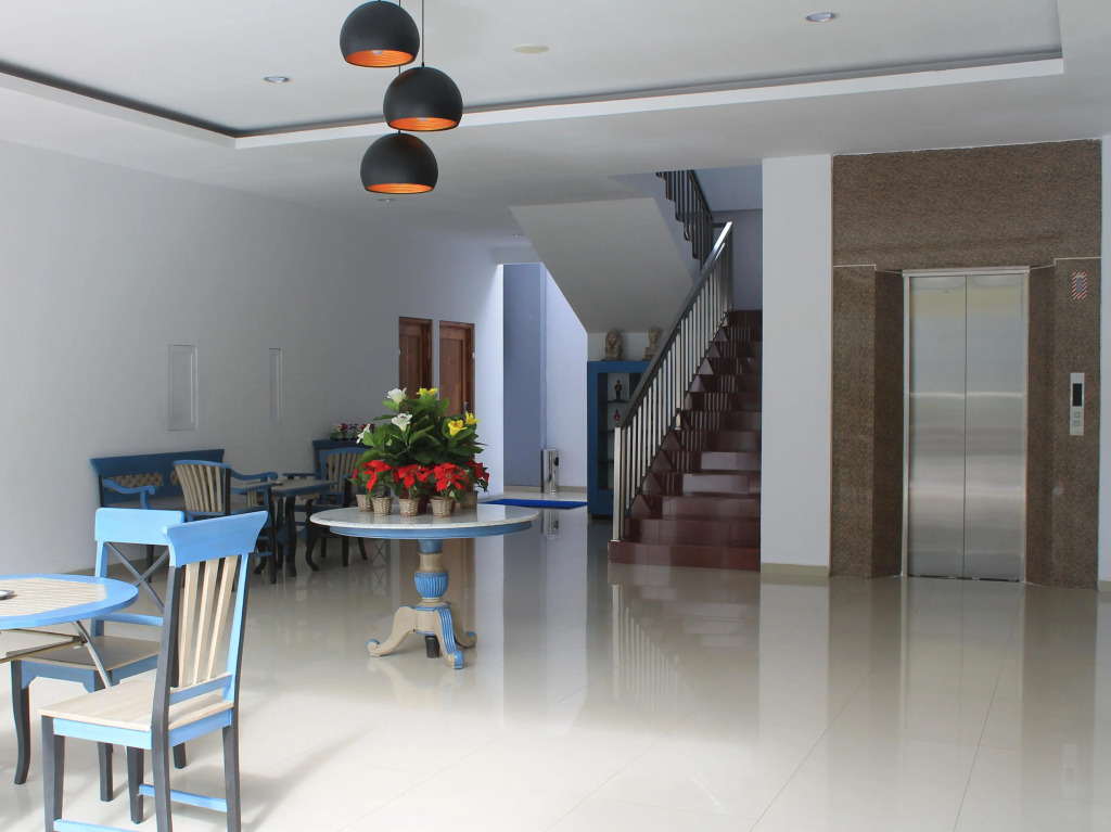 Summer Quest Hotel