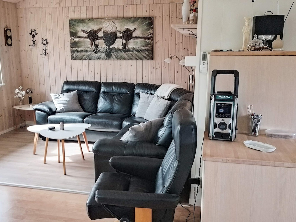 Home With Wood Stove & Annex