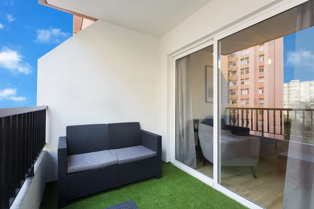 HomeLike Moderm Center Apartment