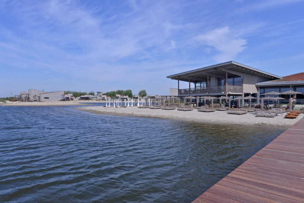 Beach Resort Punt West