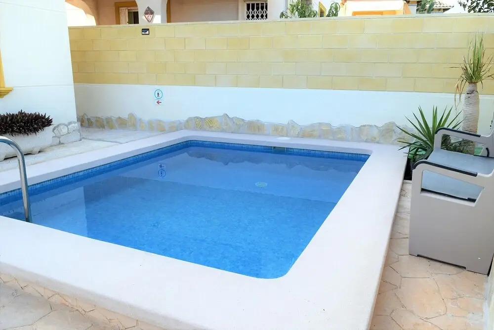 Upper floor Apartment semi-private pool