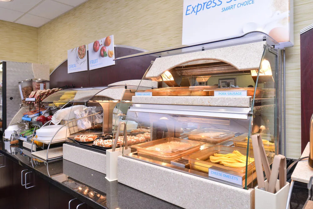 Holiday Inn Express & Suites Central Omaha by IHG