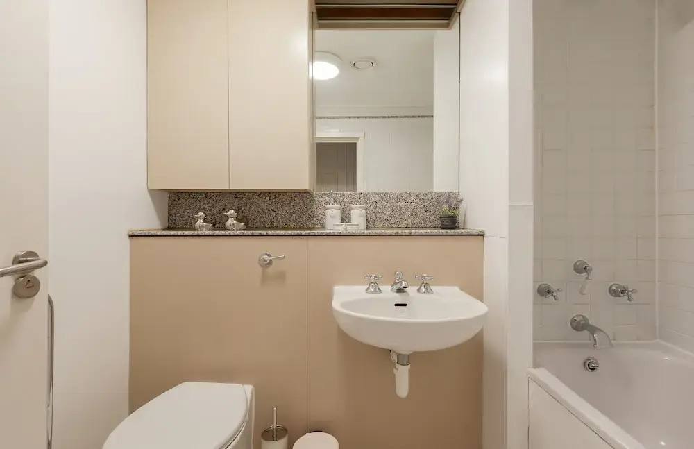 Platinum Apartment near Gloucester Road 9950