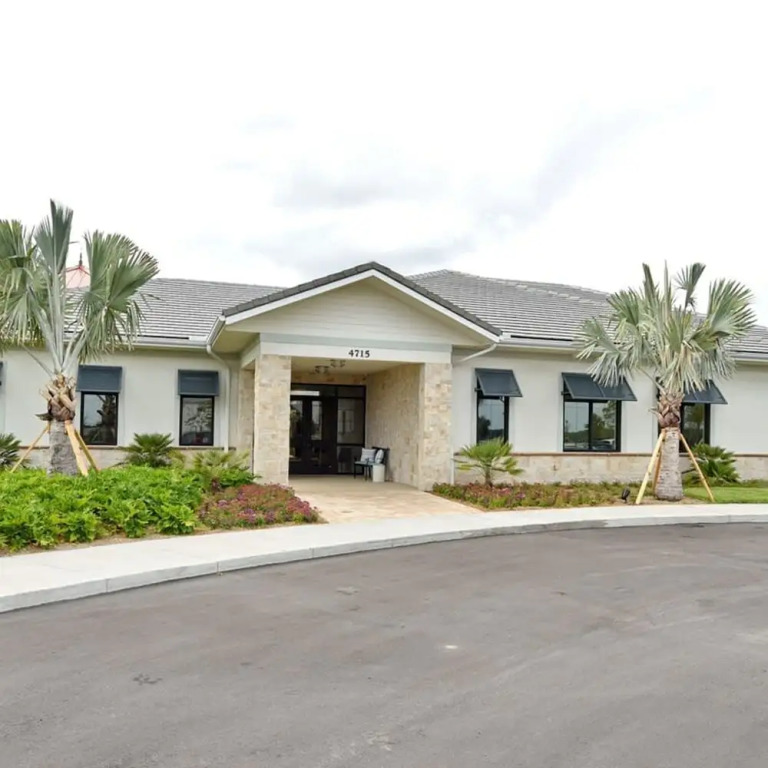 4721 Unit 105 Stunning Apartment 2BD