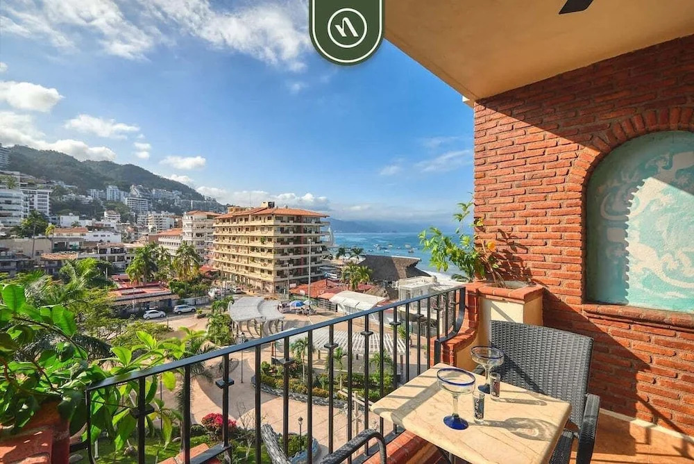 Ocean View 1Br Condo-balcony-beach-pool - 606