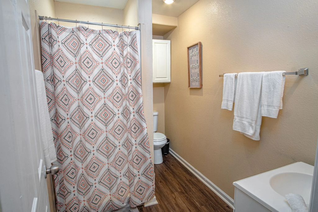 Remodeled Guest House Near Downtown/military Base