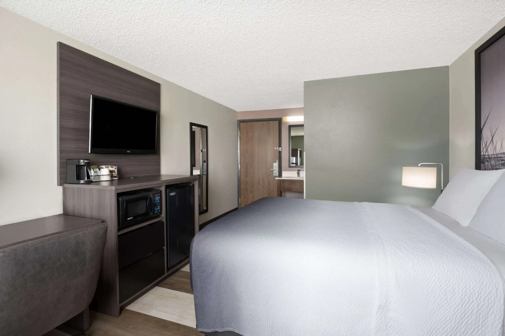 Super 8 by Wyndham Conrad