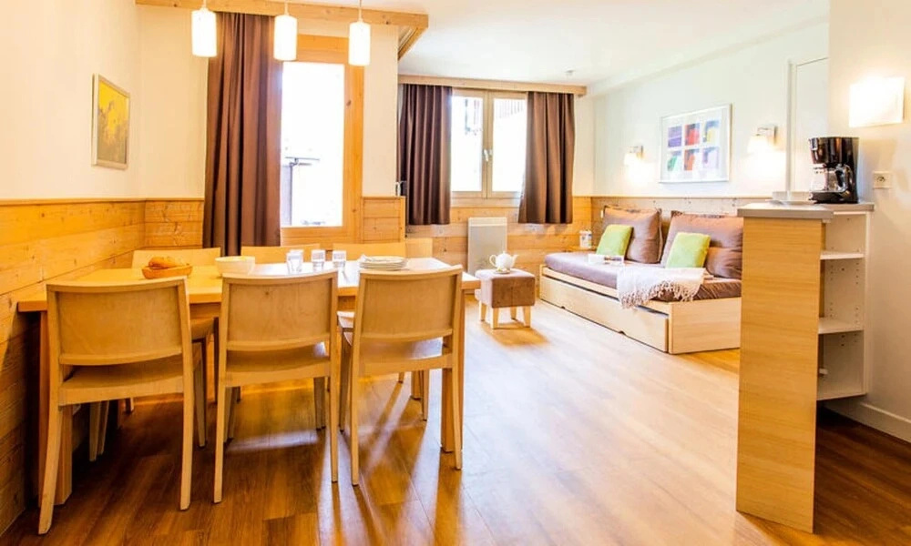 1 Bedroom Apartment + Sleeping Area for 6 People