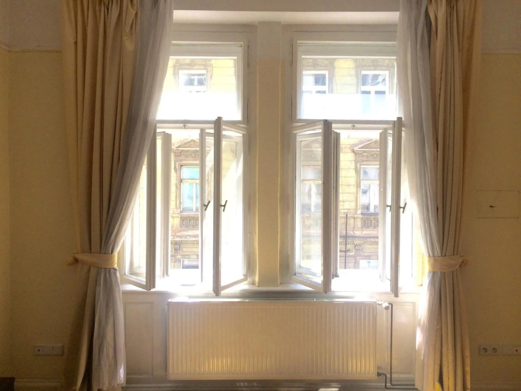 Historic centre-spacious apartment