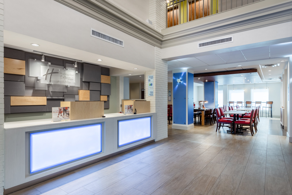 Holiday Inn Express & Suites Chicago-Midway Airport by IHG