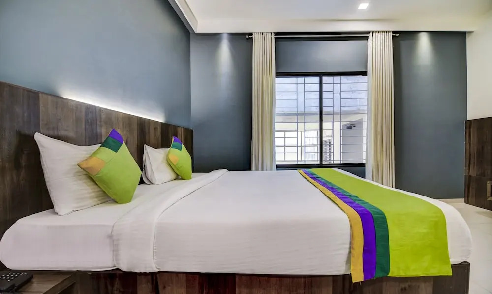 Hotel Sri Sai Suites