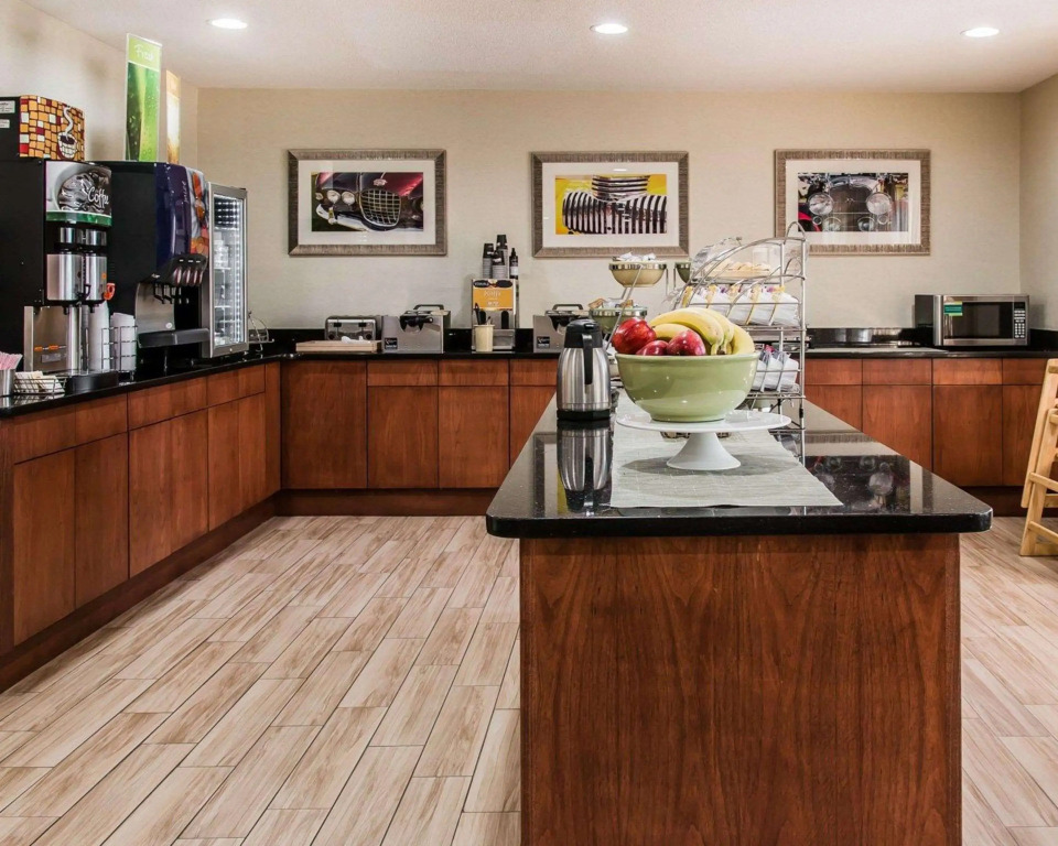 Quality Inn & Suites Warren - Detroit