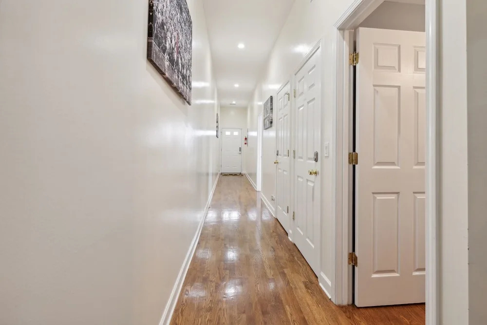 Spacious 4BR Condo Pool Table Near McCormick