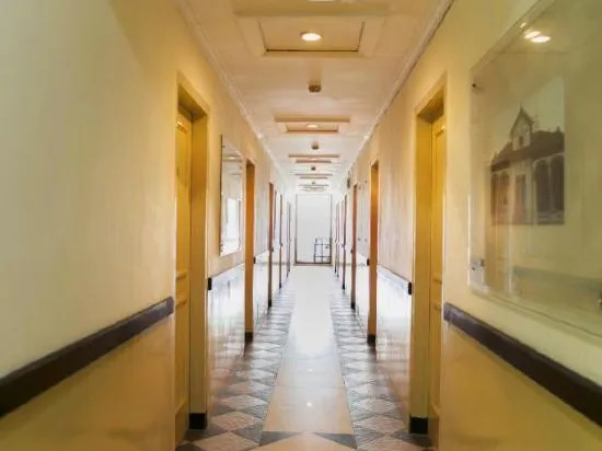 Front One Hotel Mesir Surabaya