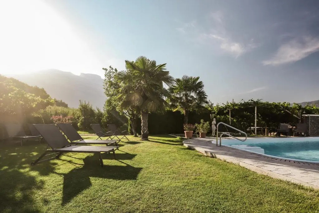 Lingers Suites & Residence