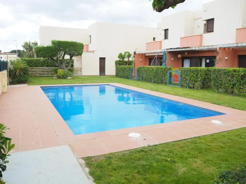 Casa lEscala, piscina comuntària i jardí privat