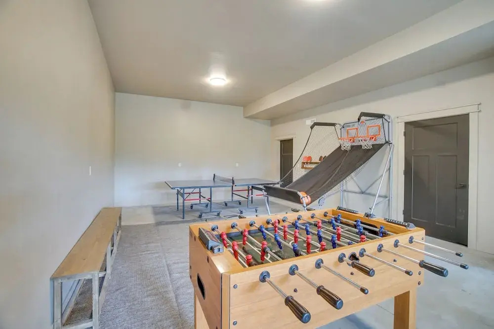 Family-friendly Cabin: Pool Access, Bikes & Games
