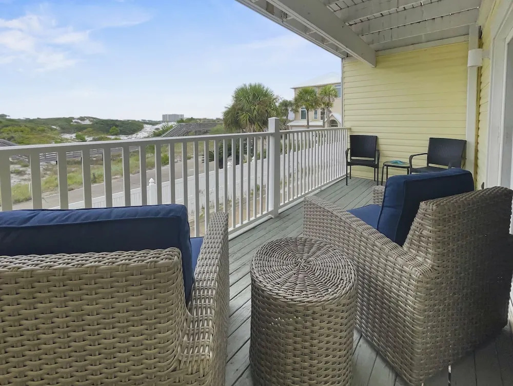 Happy Oasis 2 Bedroom Condo by RedAwning
