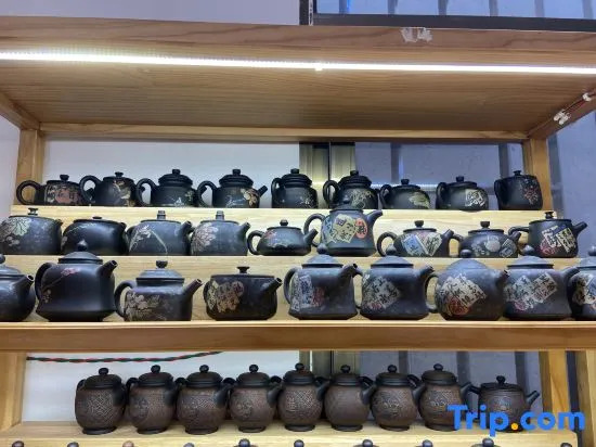Yunxiang Heju (Jianshui Ancient Town Train Store)