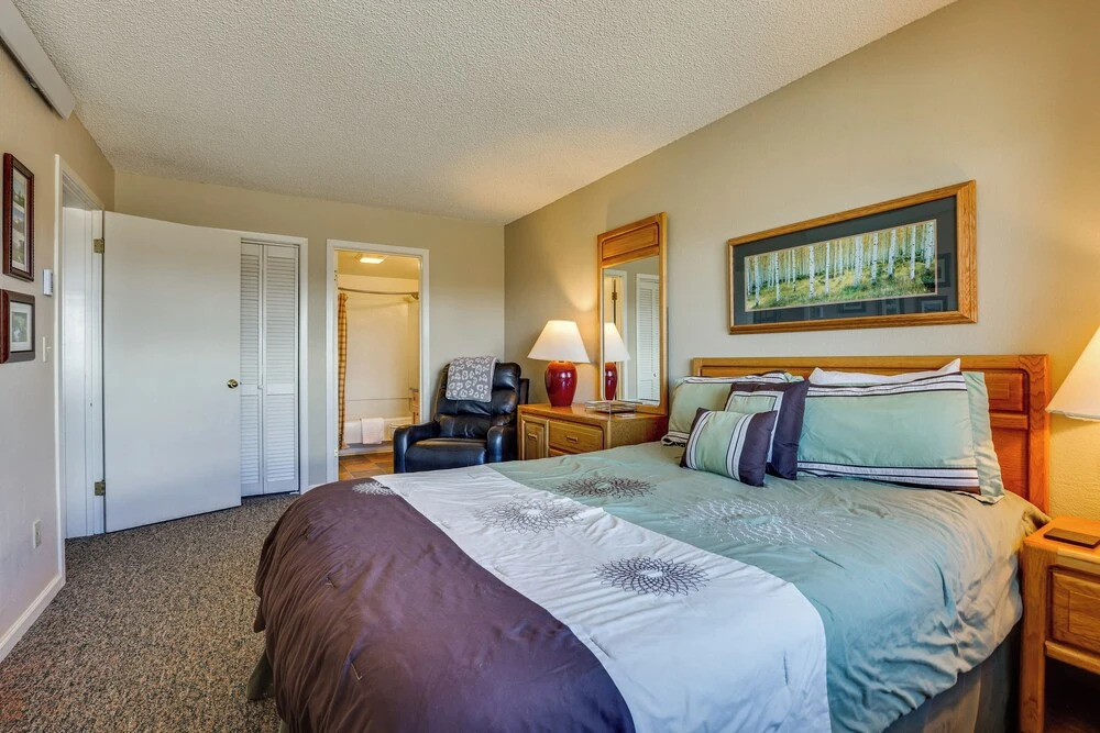 Ski-in/ski-out Top-floor Condo at Granby Ranch!