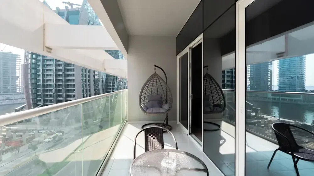 Keyrock Living - 1BR Lake View at Reva