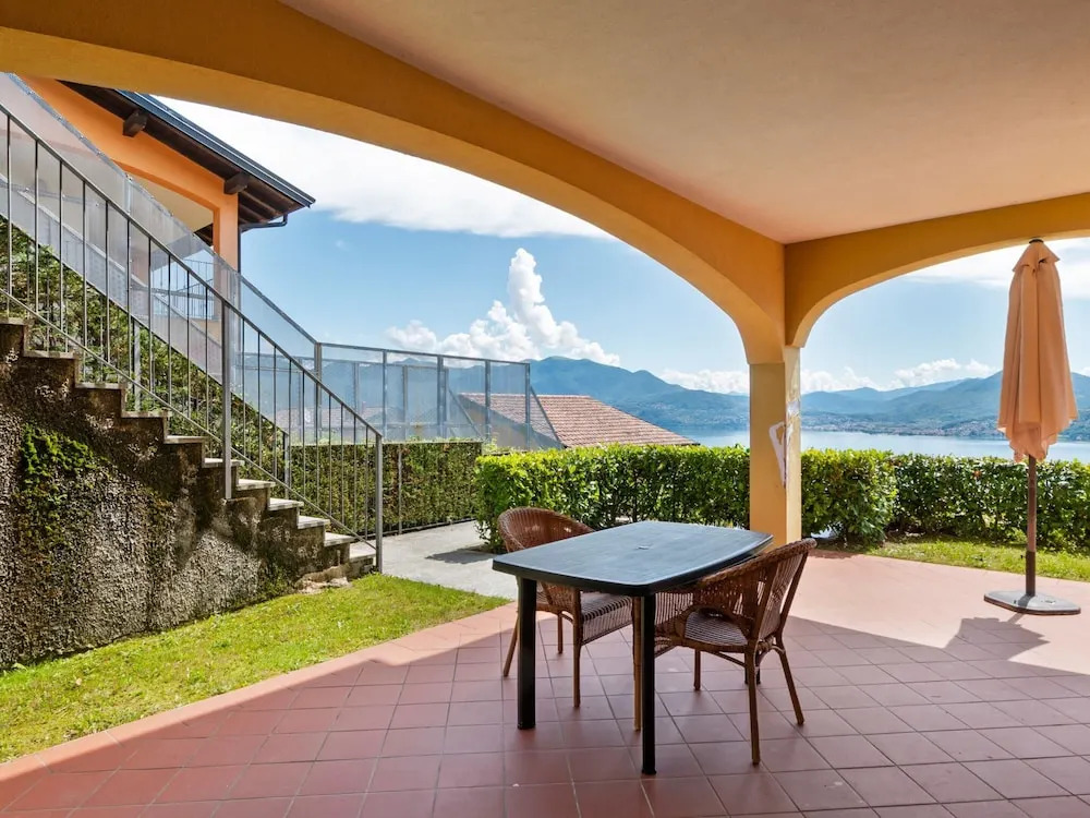 Spacious Apartment in Rancone With Lake View