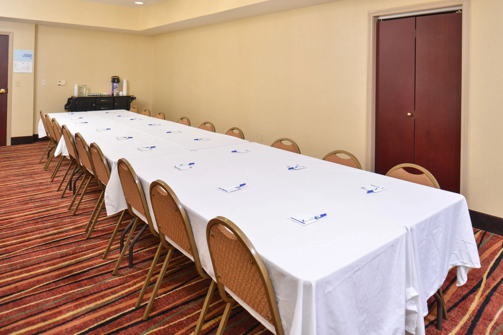 Holiday Inn Express & Suites Austin SW - Sunset Valley by IHG