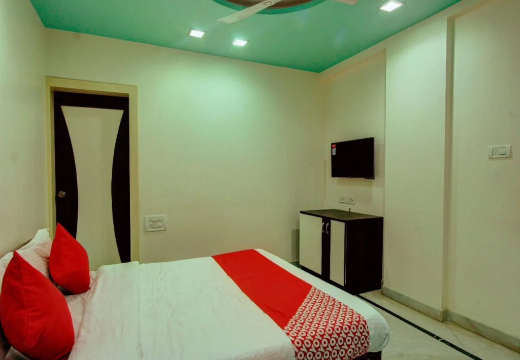 OYO 11387 Hotel Kozy Rooms