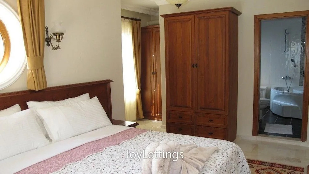 Villa FT11 by JoyLettings