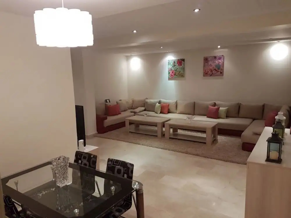 Spacious Apartment Downtown