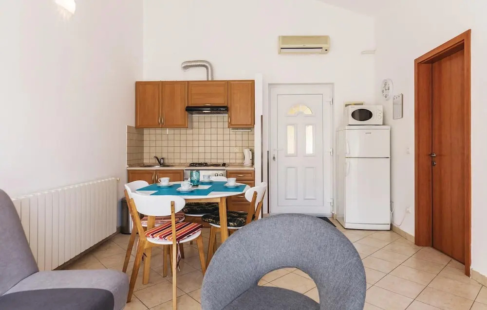 Awesome Home in Banjole With Wifi and 1 Bedrooms