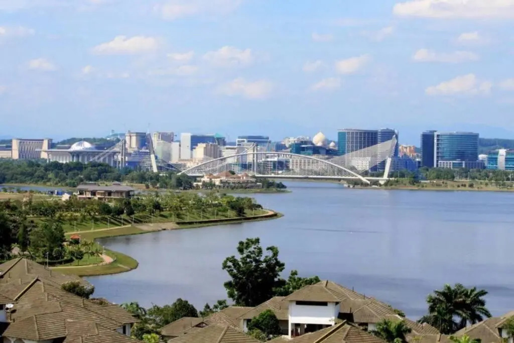 Duplex Apartment Lakeview - Free Netflix & WiFi
