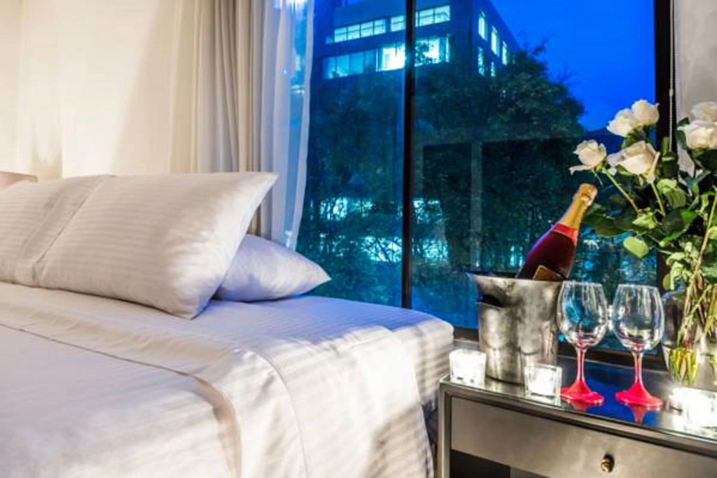 Lloyds Apartasuites Parque 93