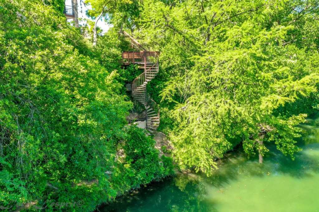 Seele Street River Retreat SS B11