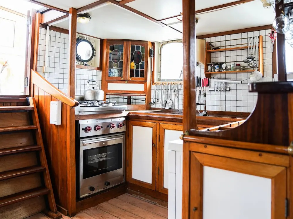 Lovely Boat in Rotterdam With Private Terrace