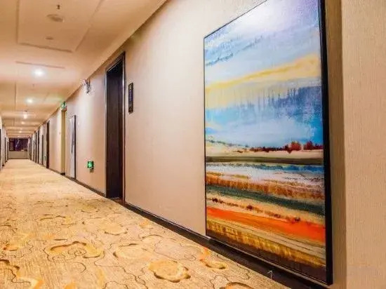 Super 8 Hotel Premier