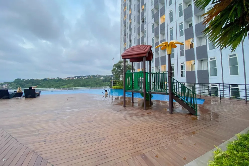 Homey And Cozy Living Studio Amartha View Apartment