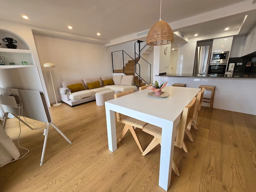 The Roger Terrace 2BR With Pool gym in Barcelona