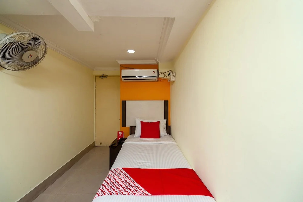 OYO 29267 Hotel Akash Inn