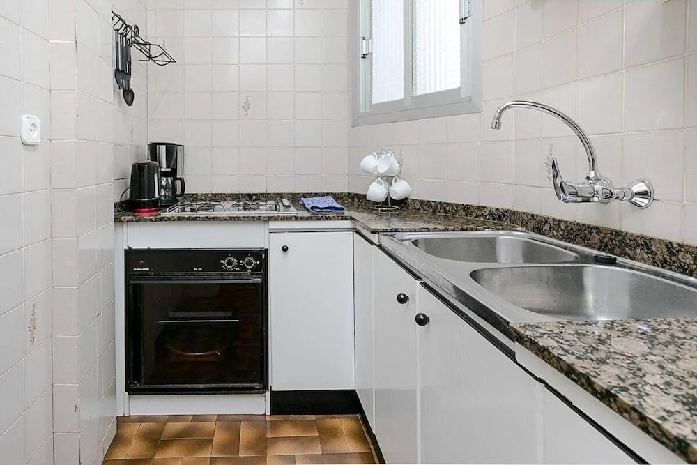 Cozy 2bed in Vibrant Barcelona - 5 min Walk From Tube