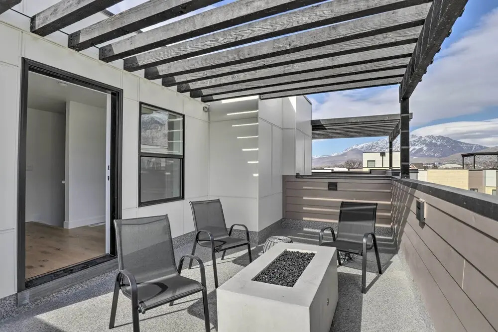 Chic & Sunny Provo Townhome w/ Rooftop Deck!
