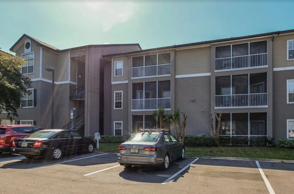 1 BR and 2 BR Jacksonville Beach Apt with Parking by Frontdesk