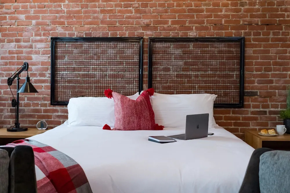 48 King West Boutique Hotel