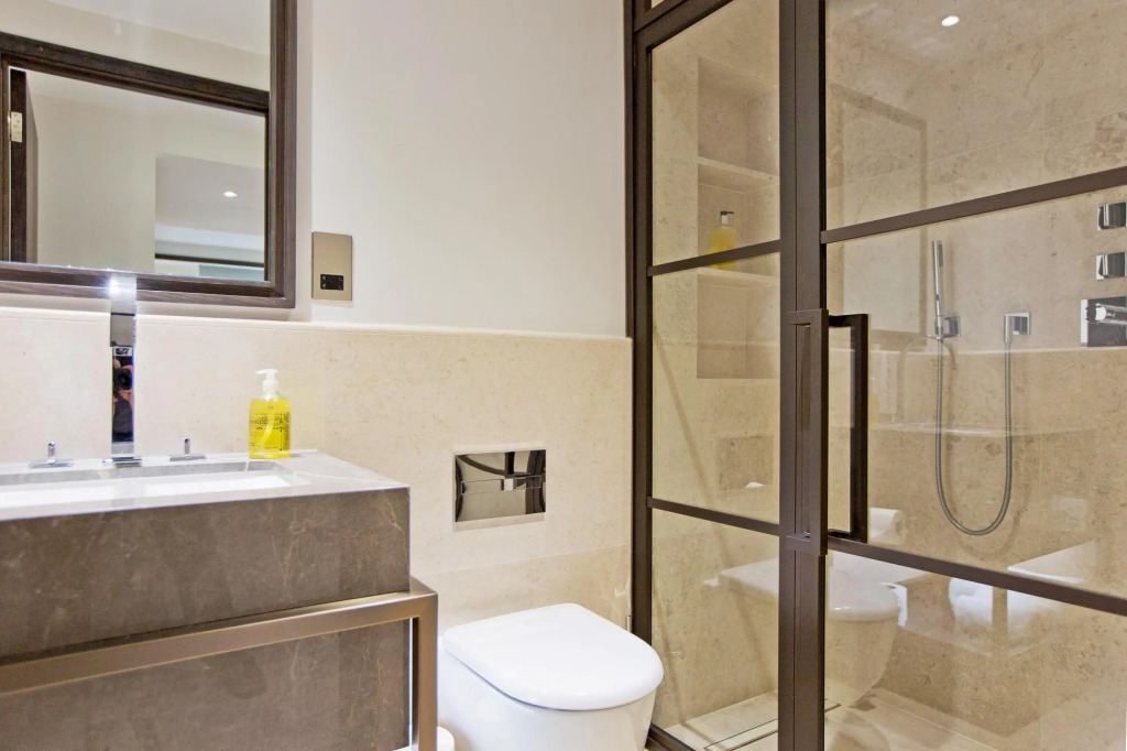GS1 - 3 Bed Deluxe in London