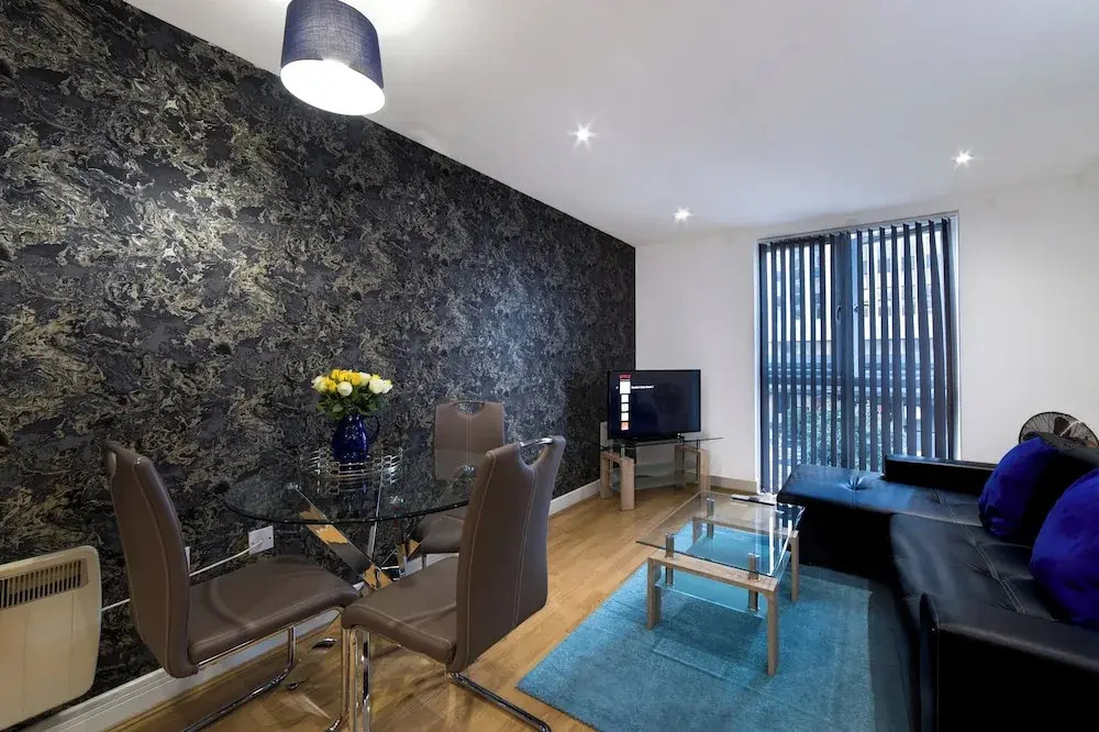 1 Bed Apartment Near Broad St, B1, Sleeps 3 People