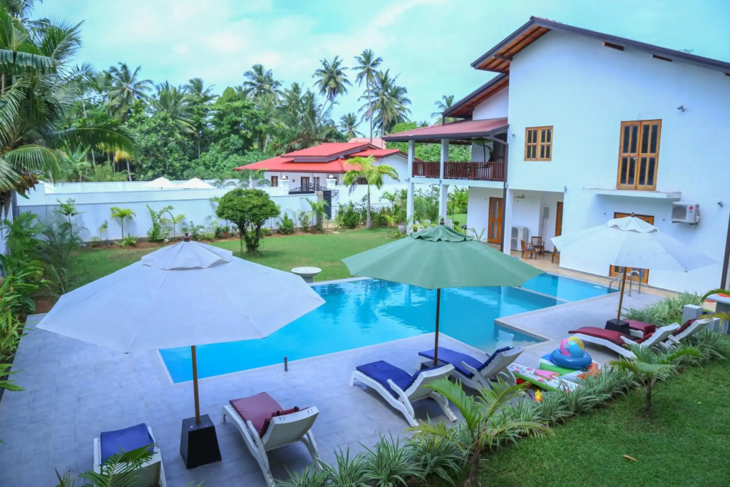 Super Spacious Amazing Private Holiday Villa 10 min to Hikkaduwa Beach